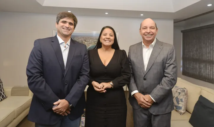 O presidente do Grupo A TARDE, João Mello Leitão, com a secretária Rowenna Brito e o diretor de relações institucionais Luciano Neves do A TARDE