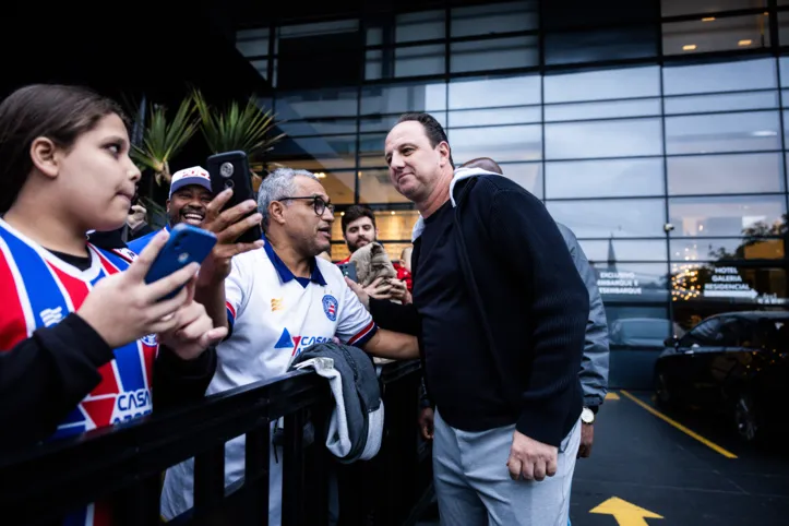 Rogério Ceni conversa com torcedores do Bahia