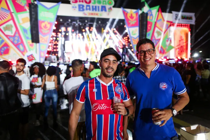 Imagem ilustrativa da imagem Torcida do Bahia vai "trajada" ao Parque: "Hoje tem triunfo"