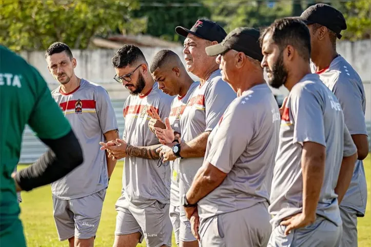 Comissão técnica do Porto durante treino