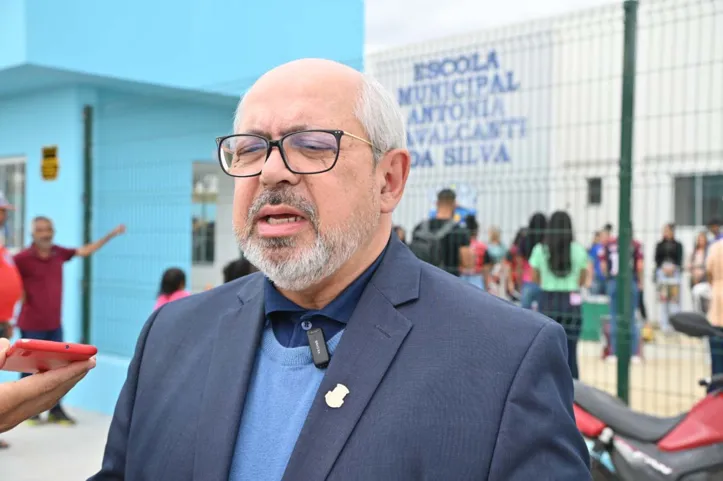 Secretário municipal de Educação, Edgard Larry