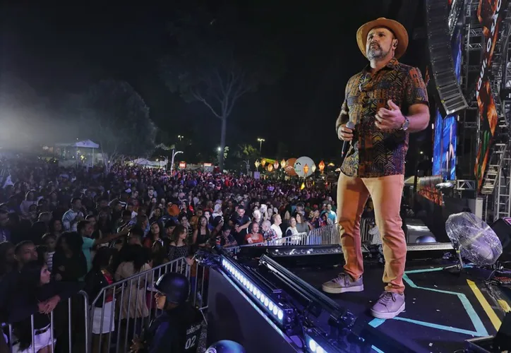 Amargosa reúne mais de 50 mil pessoas em seu terceiro dia de festa