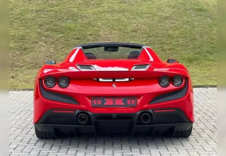 Traseira da Ferrari