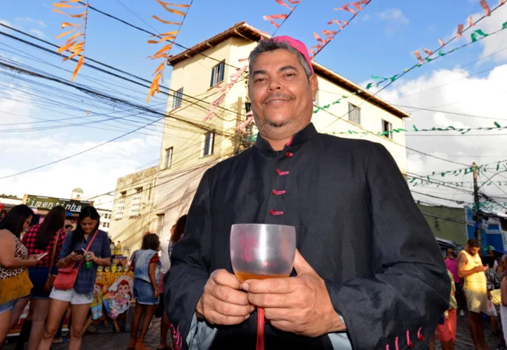 Gil Luna, o padre da Carroçada