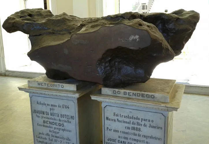 Meteorito de Bendegó foi encontrado em 1784 no sertão onde hoje está a cidade de Monte Santo