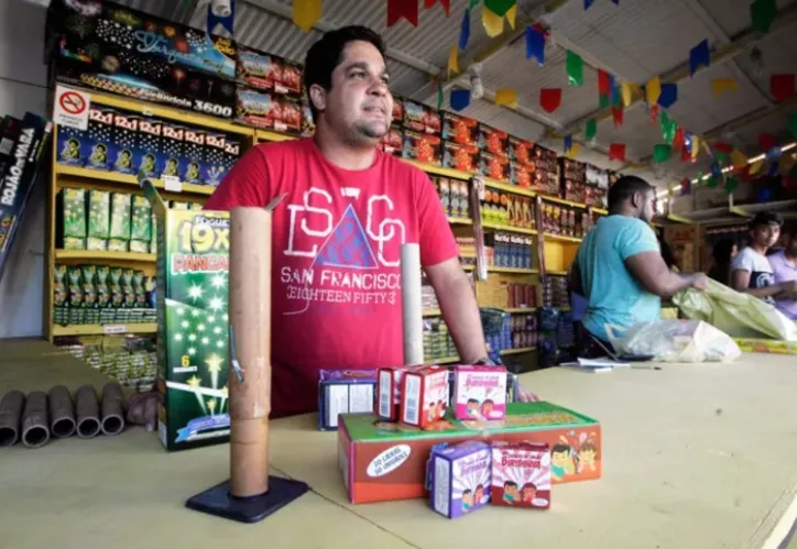 Feira de fogos licenciada na Avenida Paralela