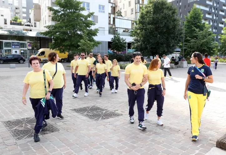 Time de ginástica artística foi a primeira equipe brasileira a chegar na Vila Olímpica