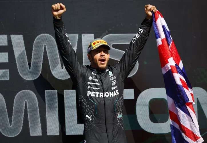 Imagem ilustrativa da imagem Hamilton supera Verstappen e vence GP da Inglaterra de F1