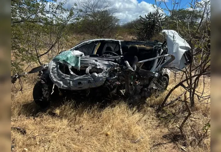 Imagem ilustrativa da imagem Motorista morre e prefeito de Remanso fica ferido em batida na BR-235