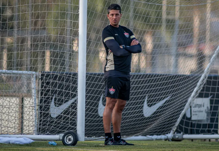 Thiago Carpini, técnico do Vitória