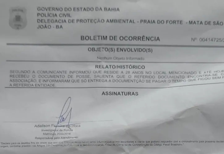 Morador registrou boletim de ocorrência denunciando associação por retenção de documento.