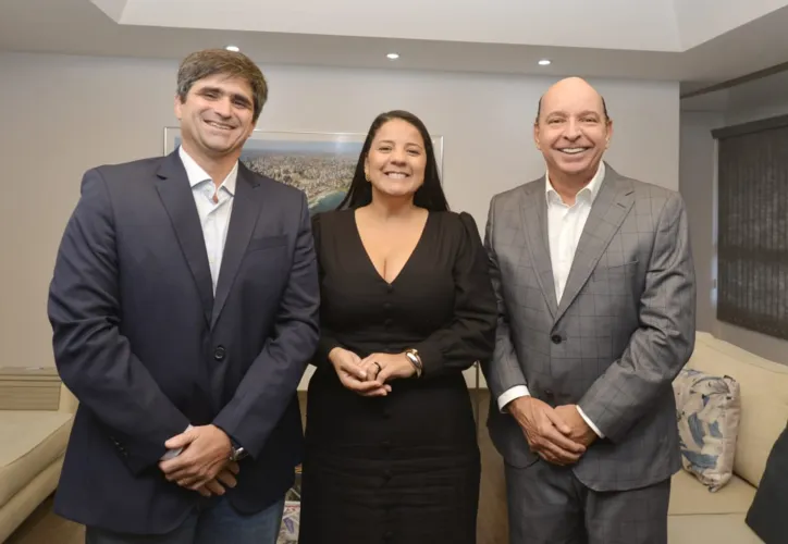 O presidente do Grupo A TARDE, João Mello Leitão, com a secretária Rowenna Brito e o diretor de relações institucionais Luciano Neves do A TARDE