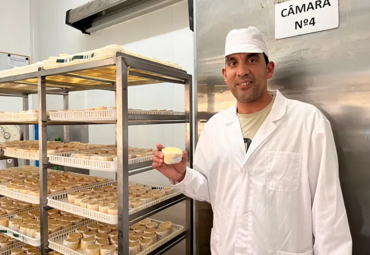 José Sousa, responsável pelo controle de convidados da queijaria, na queijaria Vitor Fernandes