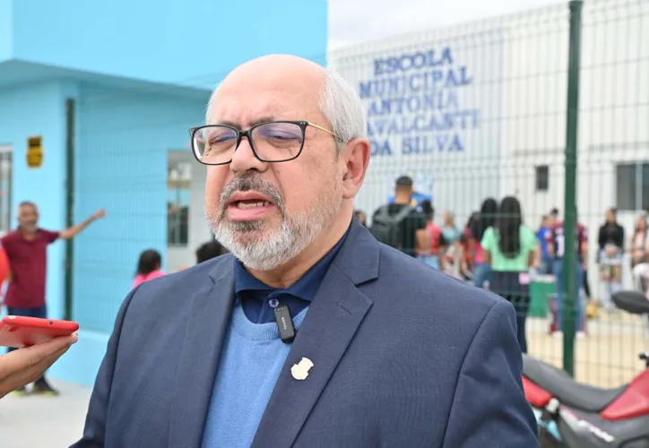 Secretário municipal de Educação, Edgard Larry