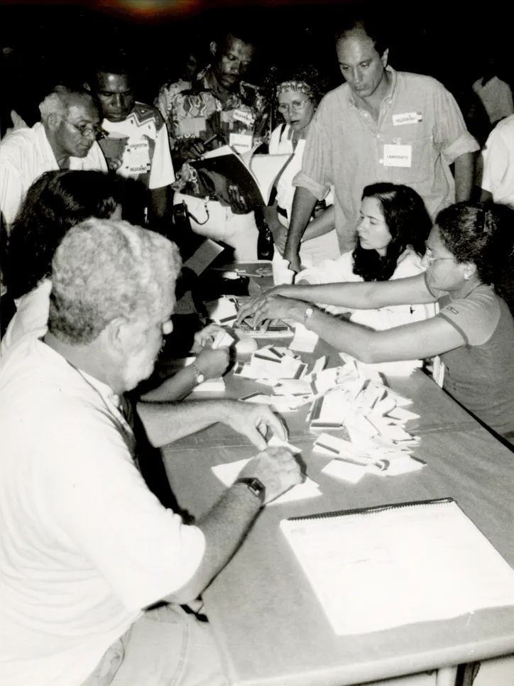 Apuração manual das eleições de 1996