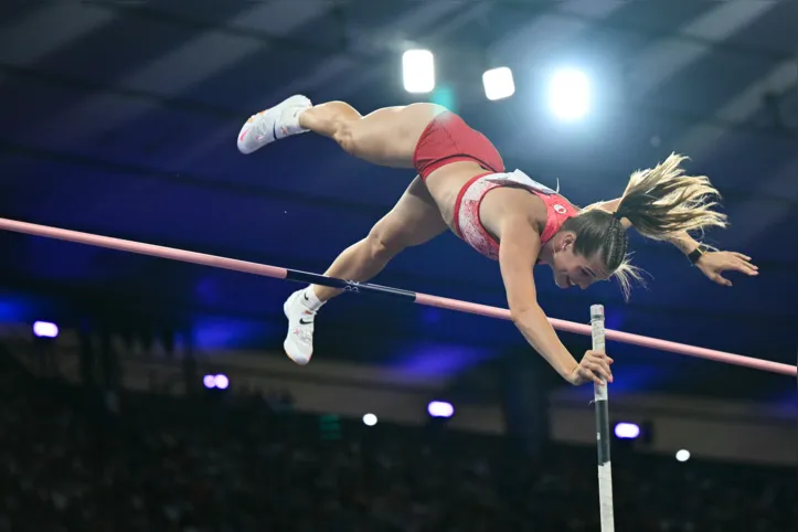 Alysha Newman durante competição