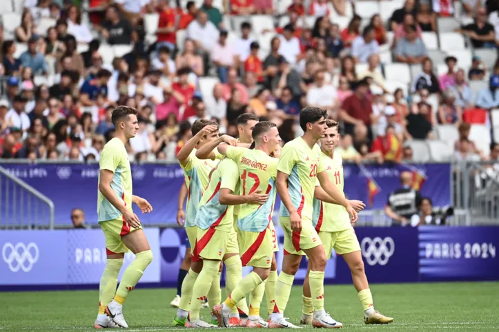 Imagem ilustrativa da imagem Argentina vence primeira na Olimpíada; Espanha avança às quartas