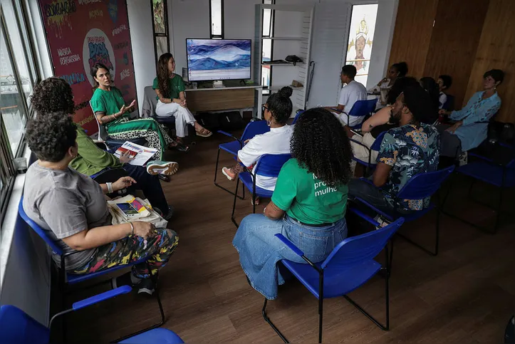 Combate ao assédio é instrumento para vencer a violência doméstica - Palestra realizada pelo grupo Flor de Cacto no Terreiro do Gantois.