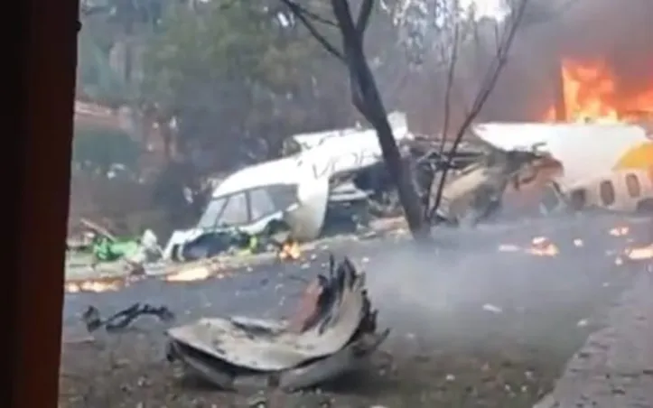 Avião caiu na tarde desta sexta-feira, em área de condomínio da cidade de Vinhedo, interior de São Paulo