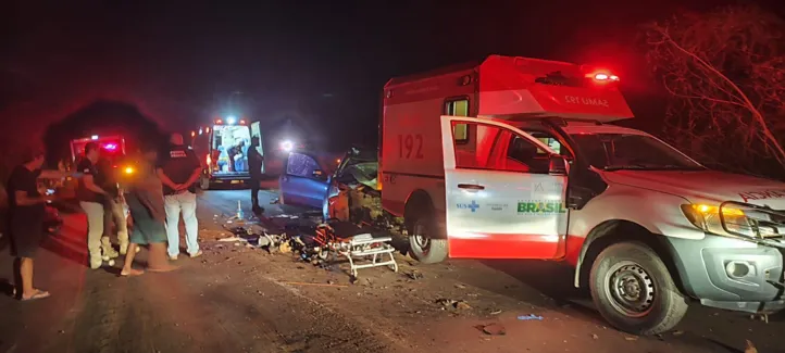 Imagem ilustrativa da imagem Bombeiros resgatam motorista preso às ferragens em acidente na BR-349