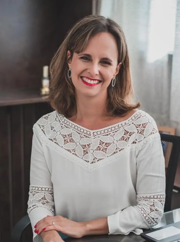 Dra. Luana Vieira, médica dermatologista da Kora Saúde