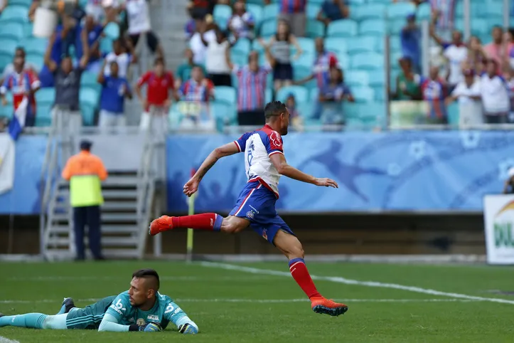 Imagem ilustrativa da imagem Déjà-vu? Filipe Luís reencontra o Bahia em sua estreia pelo Flamengo