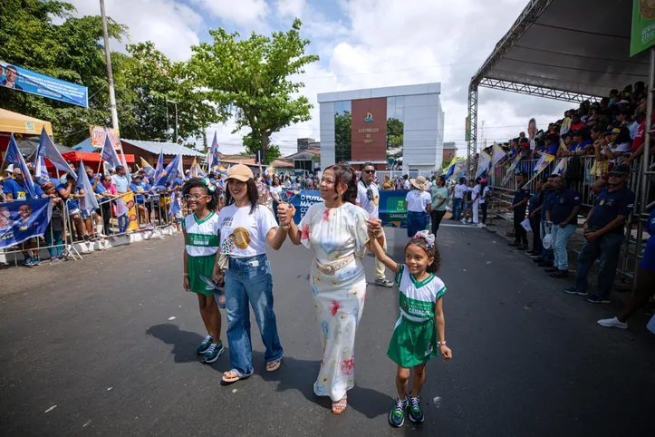 Secretária da Educação, Neurilene Martins, participou do desfile