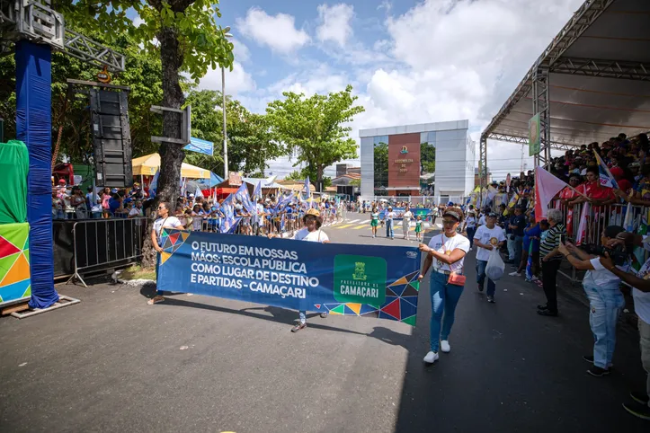 Desfile foi promovido pela Prefeitura de Camaçari, através da Secretaria da Educação