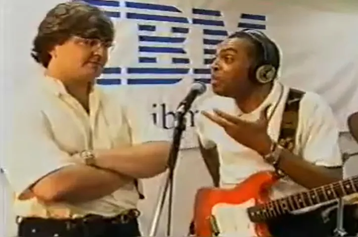 “Pela Internet”, de Gilberto Gil, foi gravada e exibida a partir das instalações da Embratel, no Rio de Janeiro, em 14 de dezembro de 1996