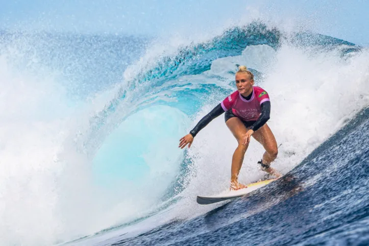 Imagem ilustrativa da imagem Em mar com poucas ondas, Medina perde na semifinal; Tati avança