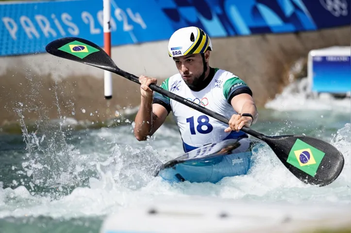 Imagem ilustrativa da imagem Entre os melhores! Ana e Pepe garantem vaga na semifinal da canoagem