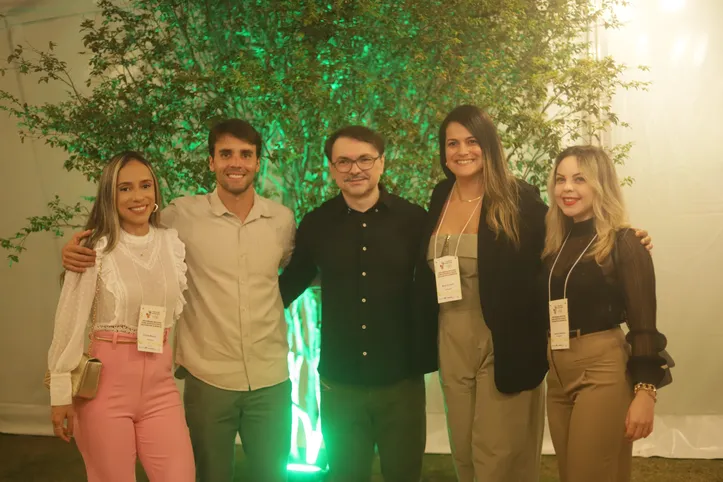 A TARDE Educação ao lado de Daniel Cady e o psicólogo Rossandro Klinjey