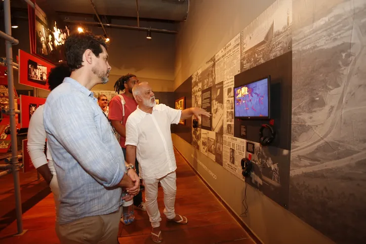 Imagem ilustrativa da imagem FOTOS: Exposição em homenagem ao Teatro Vila Velha começa hoje