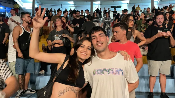 Aila Bringel e Renato Lins, fãs da banda presentes no show