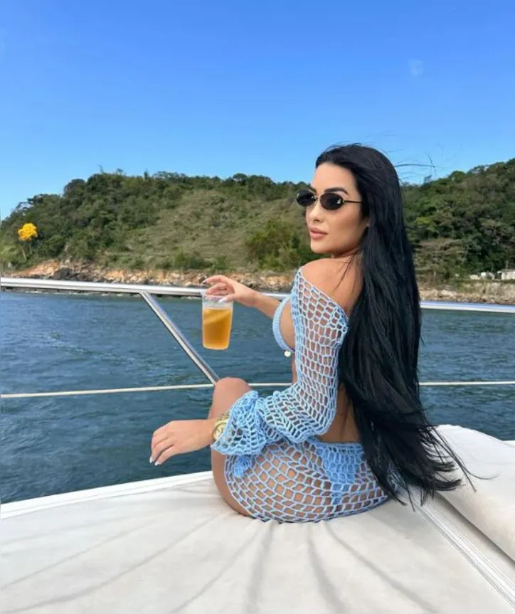 Influenciadora Aline Tamara publicou foto pouco antes do naufrágio