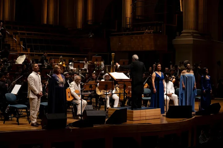 Imagem ilustrativa da imagem Gilberto Gil "vira" deus hindu em ópera com Aldo Brizzi: "Canta como nunca"