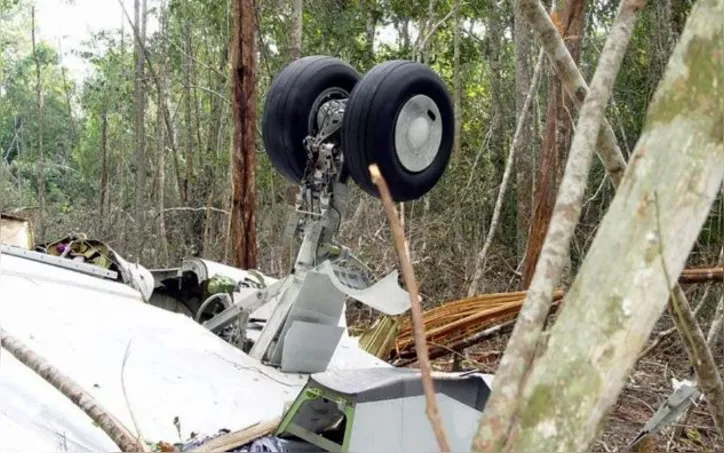 Avião colidiu com jato em 2006