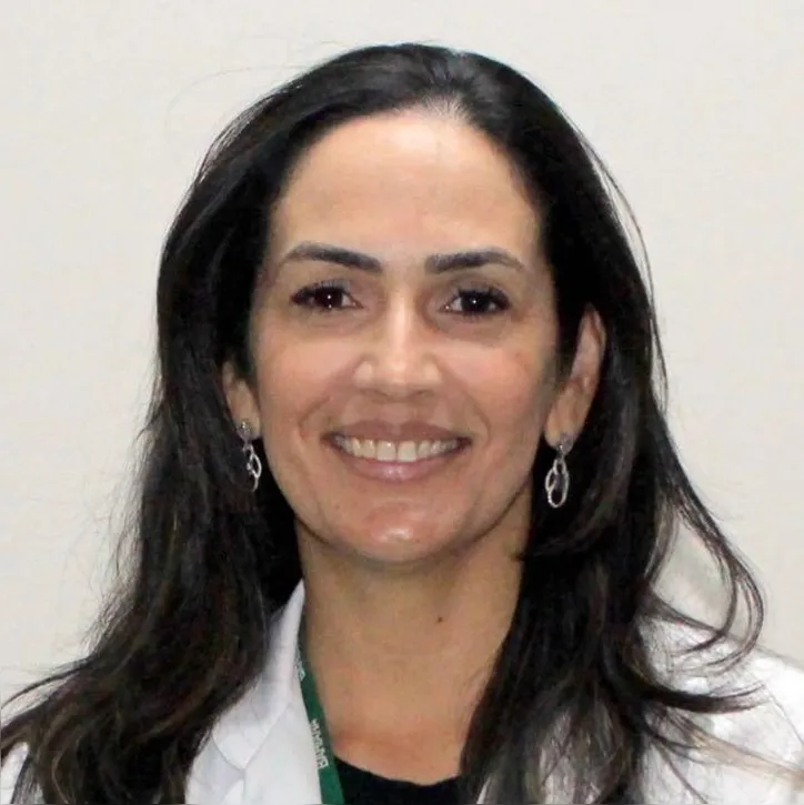 Dra. Marcela Costa, médica neurologista e professora da Escola Bahiana de Medicina e Saúde Pública (EBMSP).