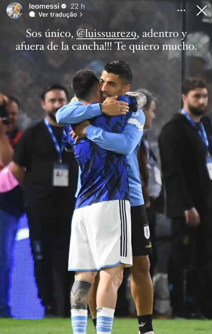 Imagem ilustrativa da imagem Messi e Neymar homenageiam Suárez após anúncio de aposentadoria