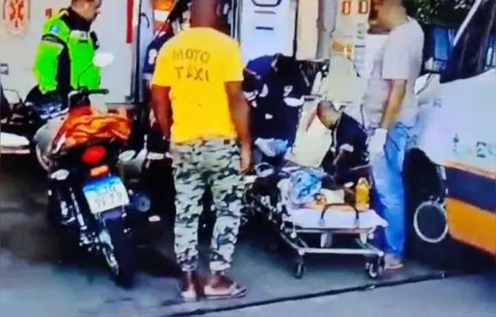 Imagem ilustrativa da imagem Motociclista é baleado e invade posto de combustíveis em Salvador