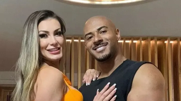 Namorado de Andressa Urach falou sobre experiência com língua bifurcada