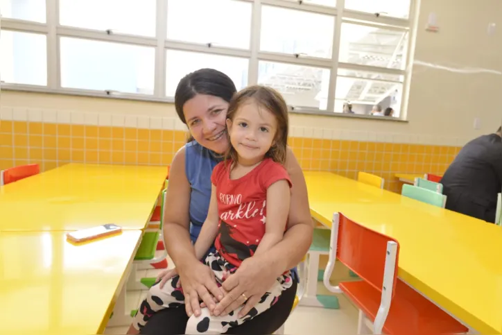 Vanessa Aragão, com a filha Lorany Oliveira, de 4 anos