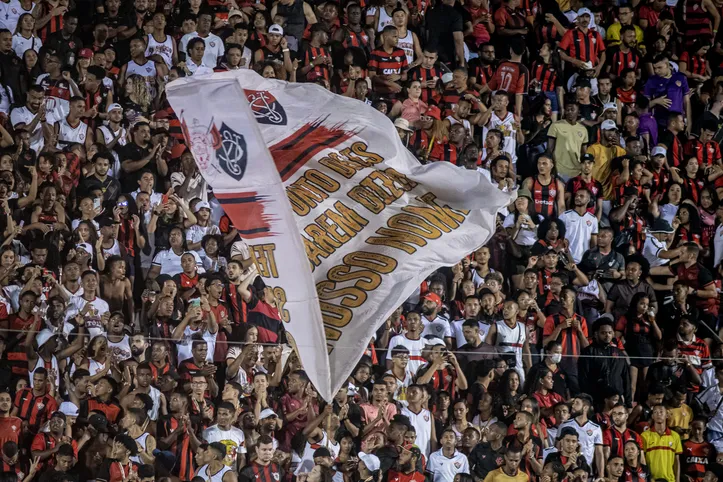 Torcida do Vitória no duelo contra o Vasco