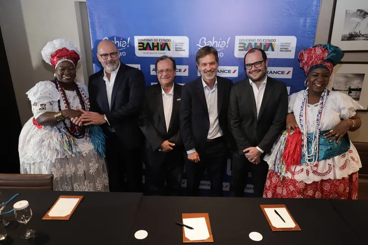 Júlio Ribas (CEO da Salvador Airport), Secretário Maurício Bacelar (Setur), Manuel Flahault (diretor da Air France) e Mateus Pongeluppi (VP de alianças da Gol) em apresentação de nova rota