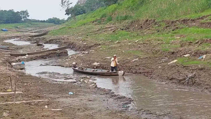 Seca atinge Rio Solimões