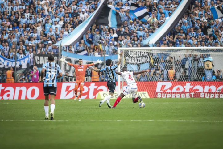 Imagem ilustrativa da imagem Sem sofrer gols há três jogos, Bahia reage e mira vaga na Libertadores