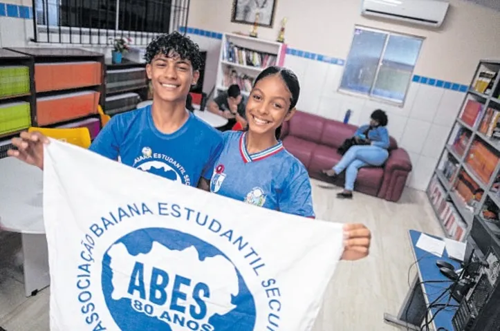 TARDE
Lucas Santana, da Abes, e Ana Clara, do Grêmio Transformação