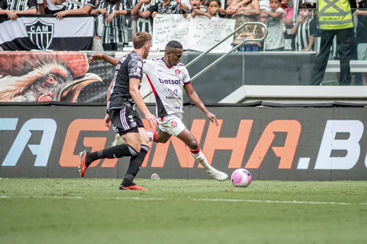 Imagem ilustrativa da imagem Vitória arranca empate heroico com o Atlético-MG, mas se mantém no Z-4