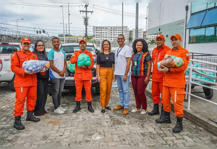 Imagem ilustrativa da imagem Alunos do SESI doam 4 toneladas de alimentos ao Bahia Sem Fome