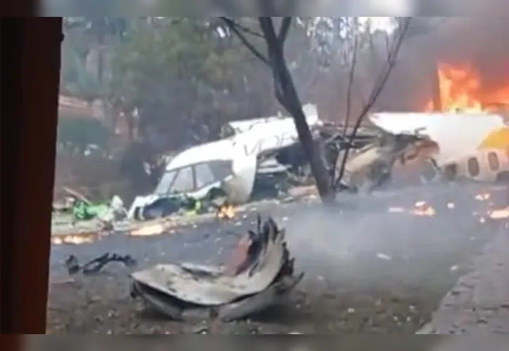 Avião caiu na tarde desta sexta-feira, em área de condomínio da cidade de Vinhedo, interior de São Paulo